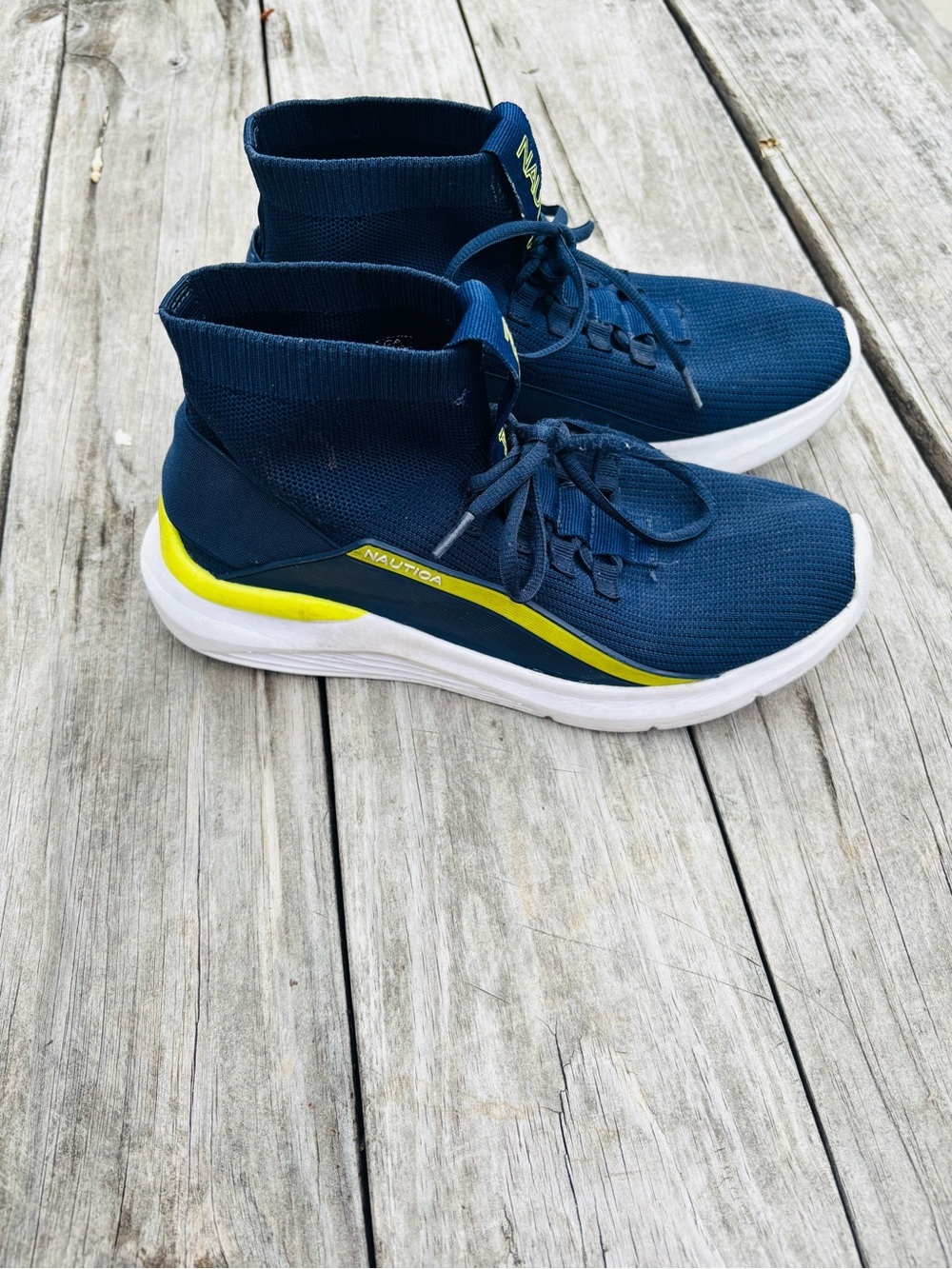 Nautica Navy High-Top Knit Men’s Sneakers with Lime Accent size 8